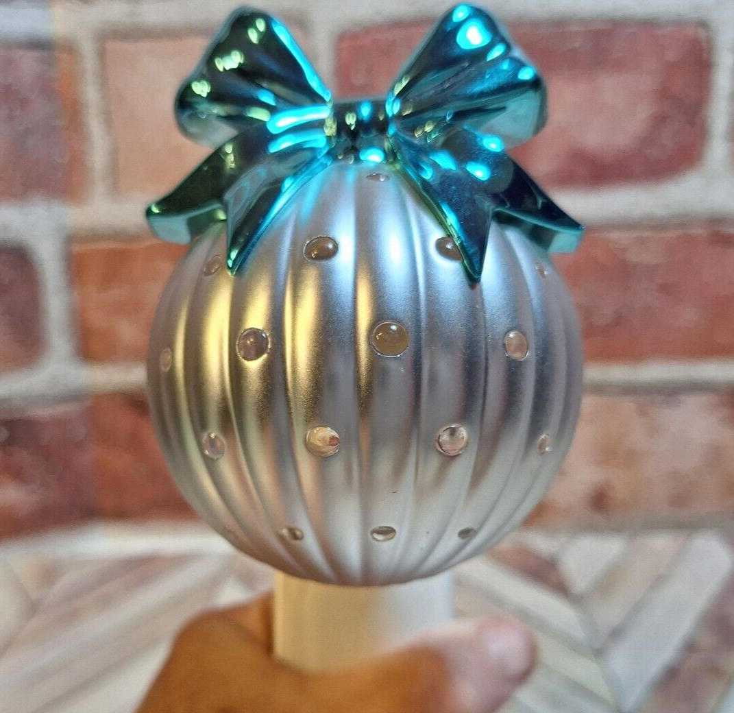 Bath & Body Works Silver Blue Ornament Wallflower Plug-In Christmas Scent-image