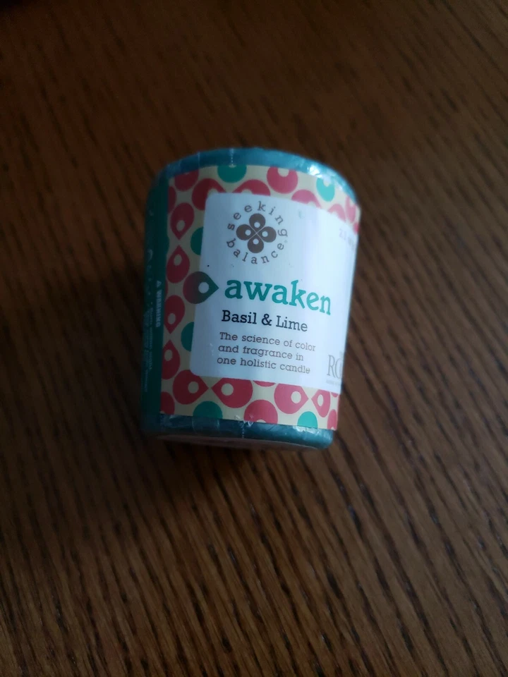 Candle AWAKEN - Raíz BUSCANDO EQUILIBRIO votiva - 2,1 oz. con aceites esenciales Foto 2 de 4