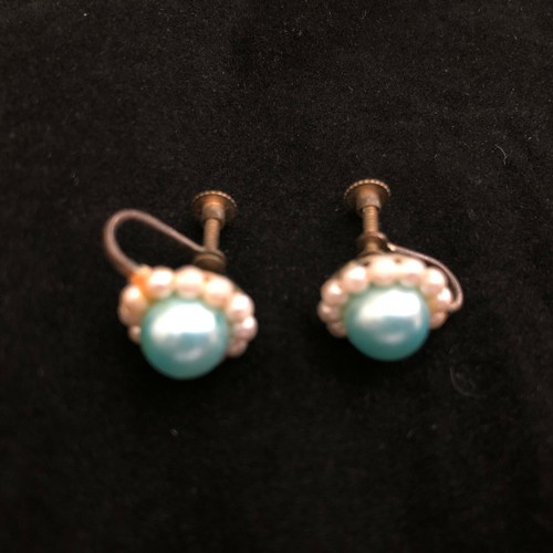 Pretty Pair of Vintage Screw On Post Style Blue and White Flower Earrings - Picture 6 of 11