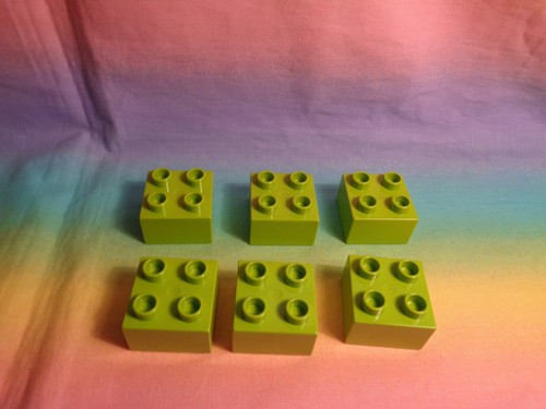 LEGO Duplo 6 Replacement Bricks Apple Green 2 X 2 Dot - Picture 2 of 3