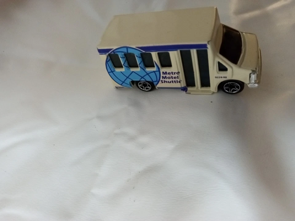 Matchbox Chevy Transport Bus Metro Motel Shuttle - Image 3 of 4