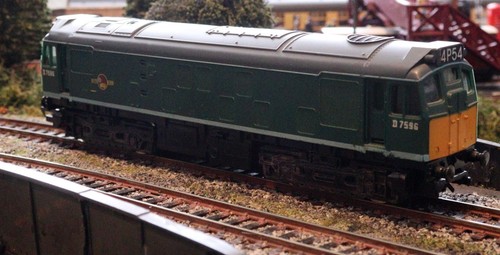 Hornby R072 Class 25 D7596 In BR Green OO Gauge