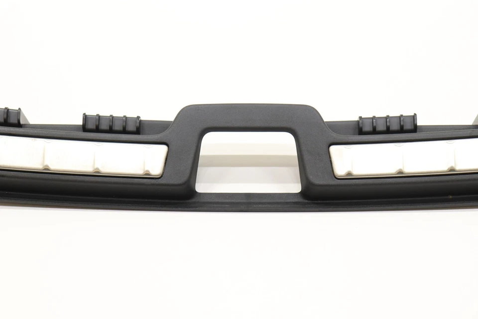 Volvo XC60 2018-2023 puerta levadiza trasera umbral placa de desgaste cubierta de moldura OEM 31440641 Foto 3 de 4