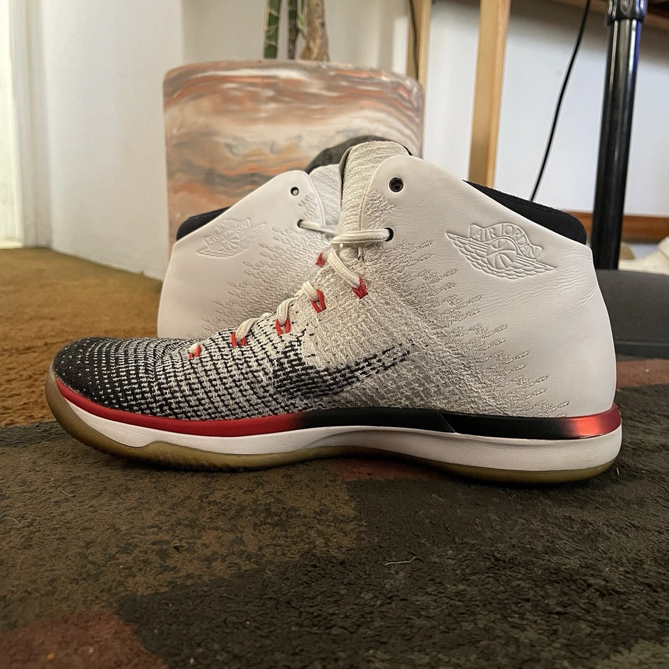 Nike Air Jordan 31 XXXI Black Toe Mens Size 11 845027-108 RARE EUC With Box - Image 4 of 4