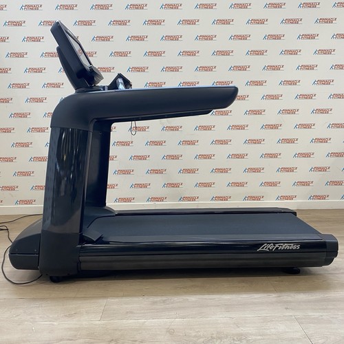 Life Fitness 95T Elevation Series Treadmill with Discover SE Console Onyx Black - Picture 2 of 11
