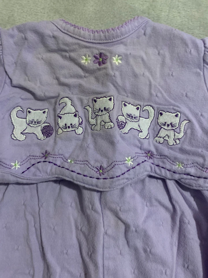 Conjunto de mameluco vintage de gato púrpura de 1 pieza para bebé niña Okie Dokie talla 3-6 meses Foto 2 de 4
