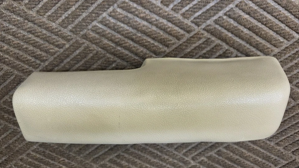 Buick Roadmaster/Chevy Caprice Pasajero TAN 1991-1993 Apoyabrazos derecho  Foto 2 de 4