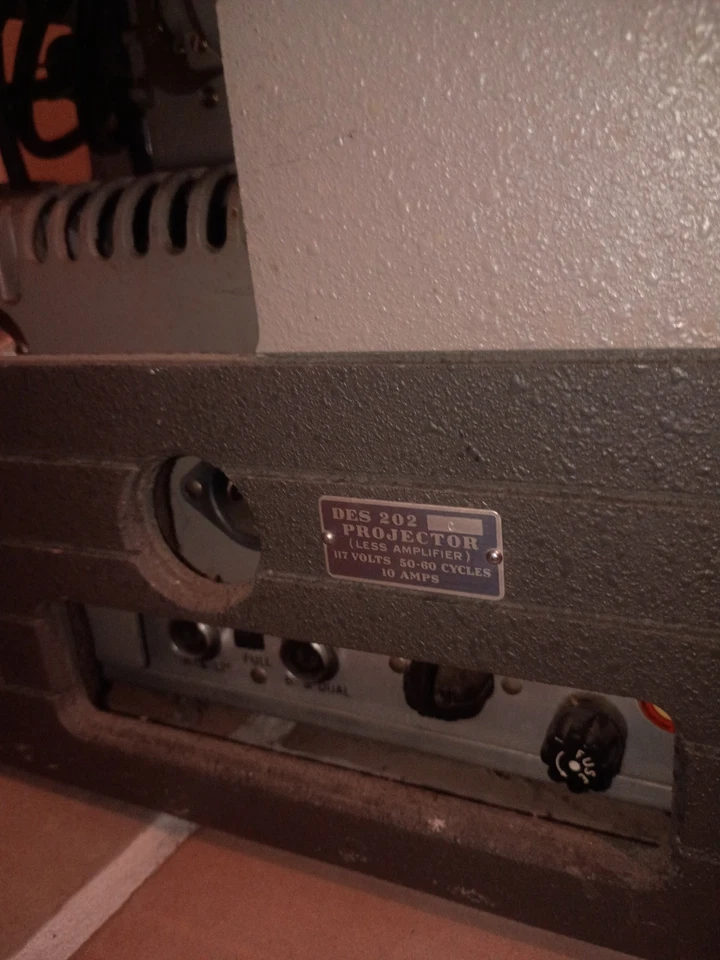 投影仪 复古 工作 BELL & HOWELL Filmsound # 202 16 毫米 投影仪 带放大器 — 第 4/4 张图片