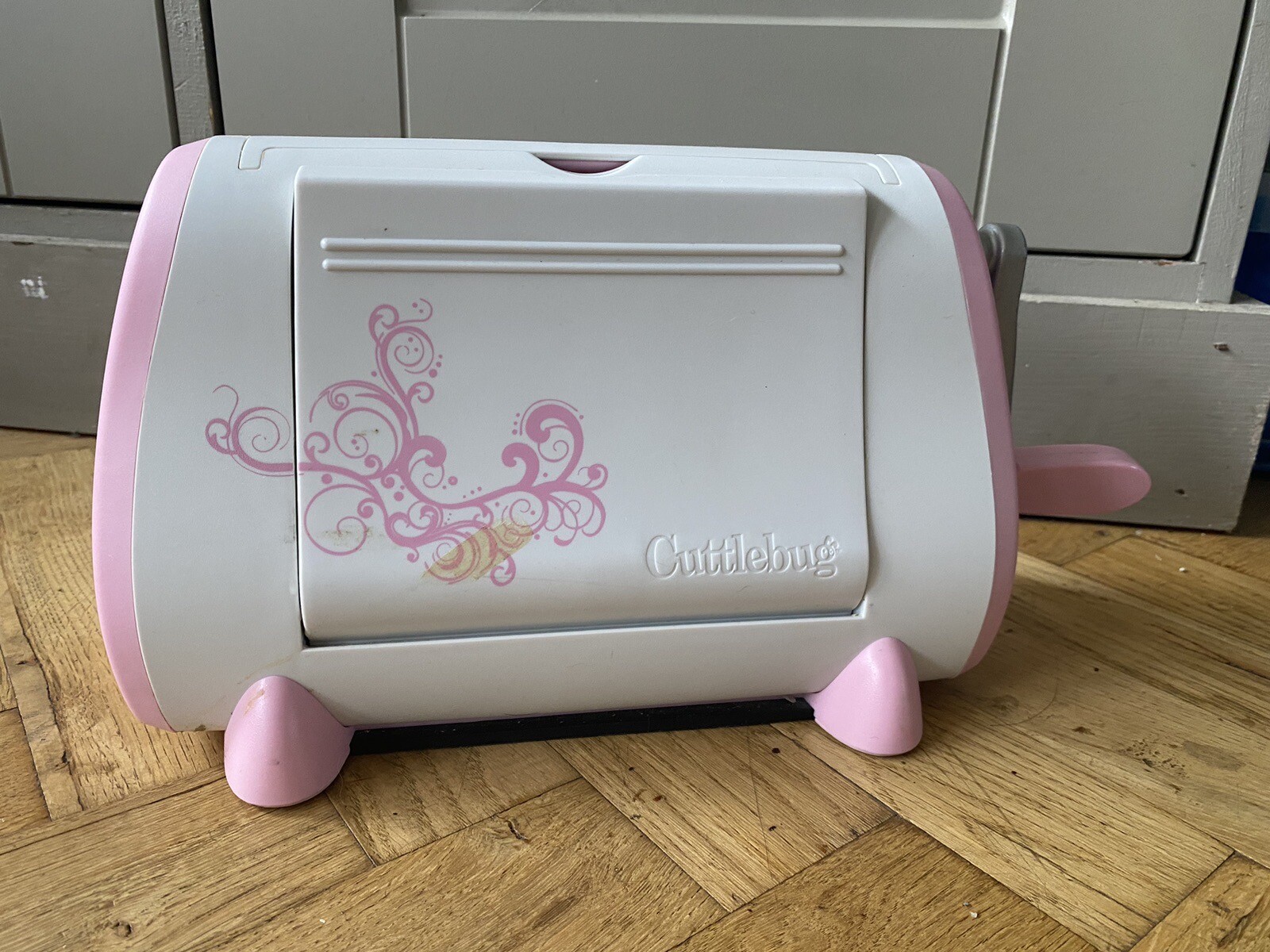 Cricut Cuttlebug Die Cutter Embosser machine + Bundle Of Extras eBay
