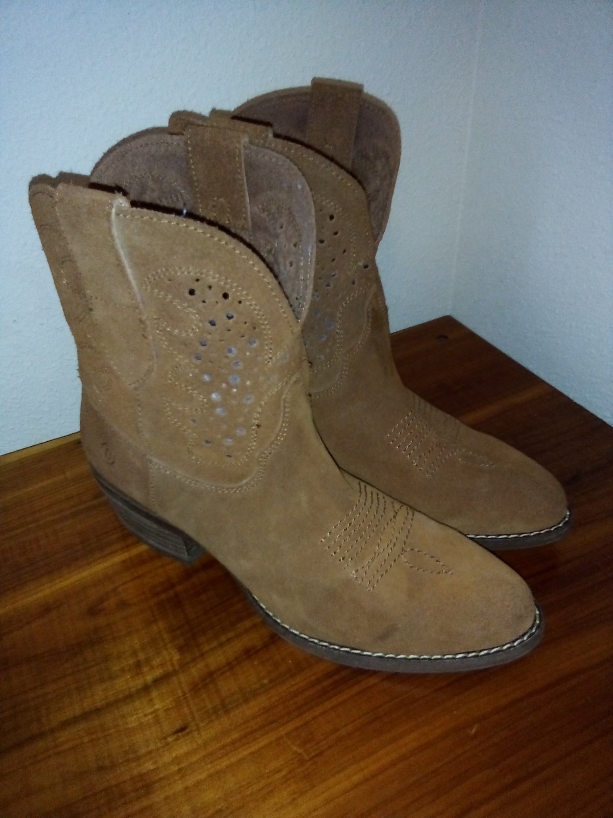 Dingo  Australian 100% Genuine Leather Boots 7M  Womens  Block Heel Small Flaw