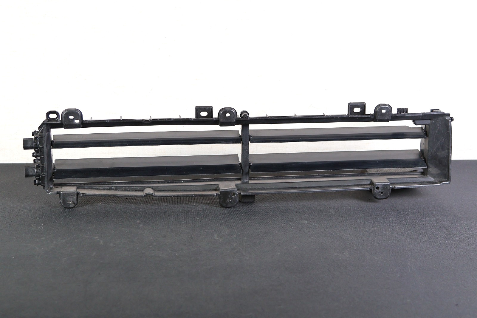 OEM 2025 2026 Hyundai Tucson Air Shutter Radiator Assembly ORIGINAL W/O MOTOR