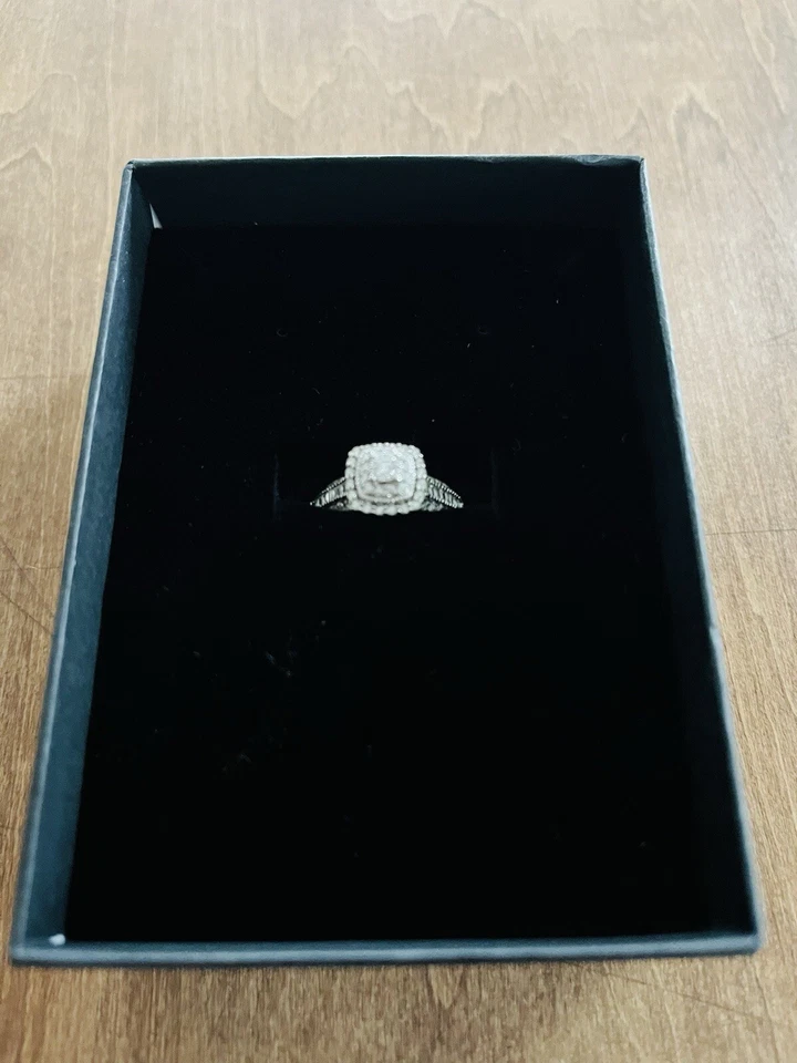 Diamond Engagement Ring 1/2 ct tw Round & Baguette 10K White Gold - Image 2 of 4