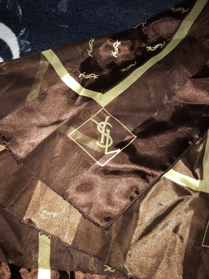 YSL Monograma Marrón 37x37 Pulgadas Mezcla de Seda Bufanda Envoltura Estampado Envoltura Foto 3 de 4