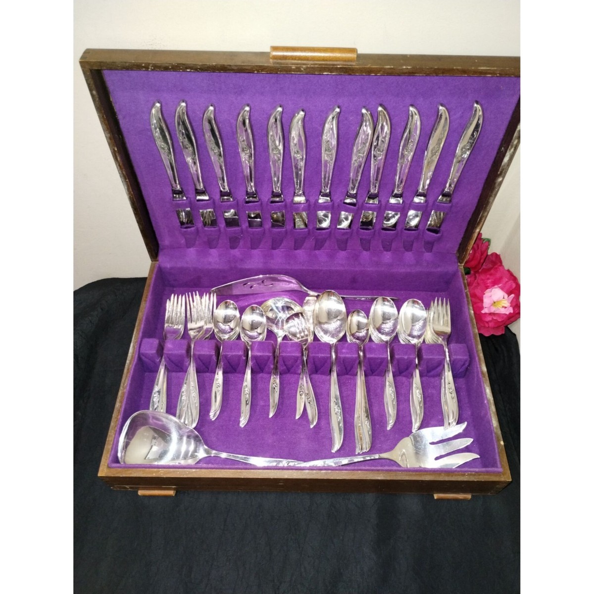 83 Piece Vintage 1847 Rogers Bros IS 'Magic Rose' Flatware Service