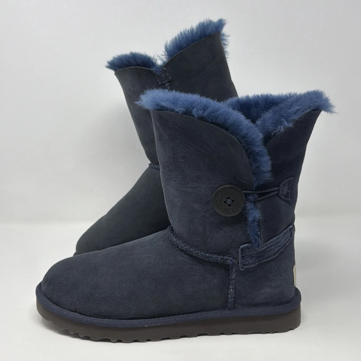 UGG W Bailey Button 5803 ネイビー 6 UGG Navy Blue Bailey Button Women's Boots 5803 - size 6 fits 6.5-7