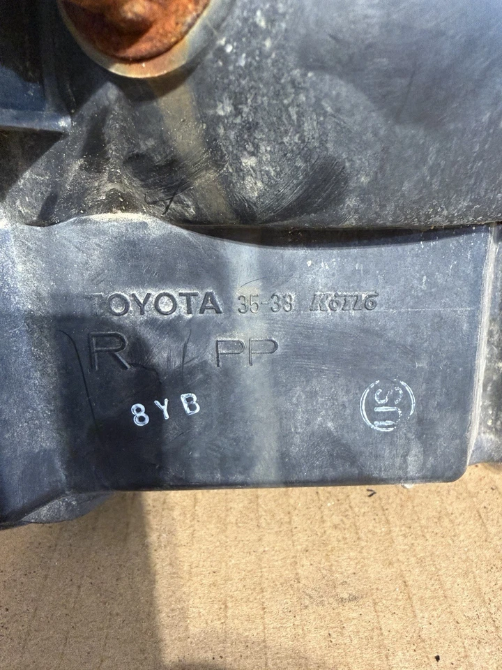 Conjunto de luz trasera derecha Toyota Pickup 1989-1995 OEM Foto 3 de 4