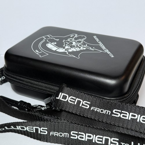 Kojima Productions crossbody bag - SAPIENS to LUDENS hard case official (NEW) - Picture 9 of 11