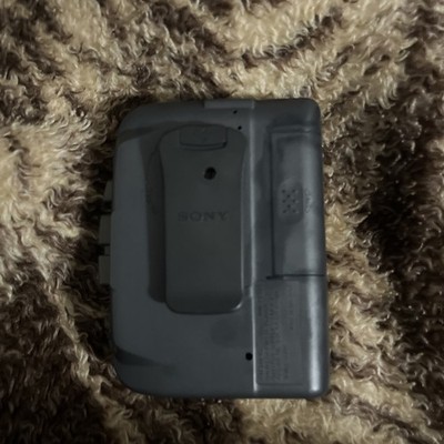 Sony Walkman WM-FX323 Cassette Player AM/FM Radio w Clip - READ