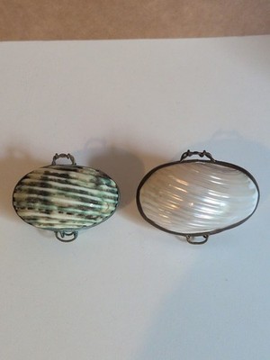 Vintage grüner Turbo Muschel und Perlmutt Muschel Ring/Schmuckkästchen x 2