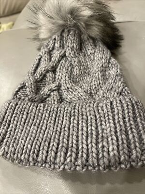 Free People Cable Pom Pom Beanie Winter Hat In Gray | eBay display picture 2