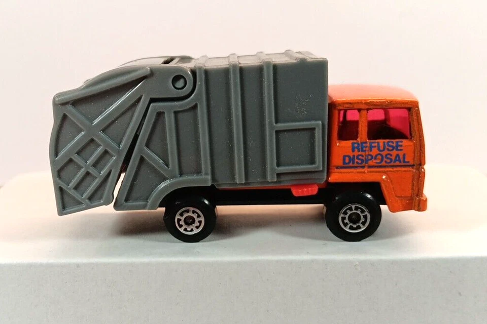 MATCHBOX # 36 ORANGE/GRAY REFUSE TRUCK  MB36 MIB - Image 4 of 4