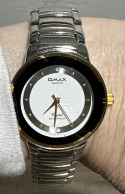Omax Women's Watch Silver Case Round Silver Dial on a Silver Linked