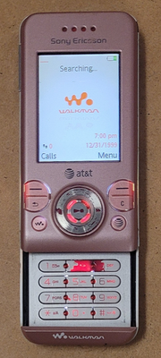 Sony Ericsson Walkman W580i - Metro Pink ( AT&T ) Very Rare Slider