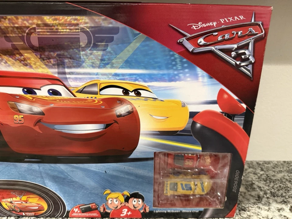 Carrera 1. First Cars 3 RACE TRACK rojo LIGHTNING MCQUEEN y amarillo DINOCO - NUEVO Foto 3 de 4