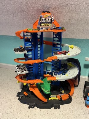 Hot Wheels Dino Ultimate Garage