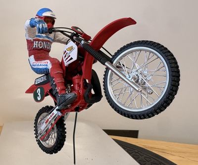 Built Tamiya Honda CR250R w/ Rider motocross motorcycle plastic