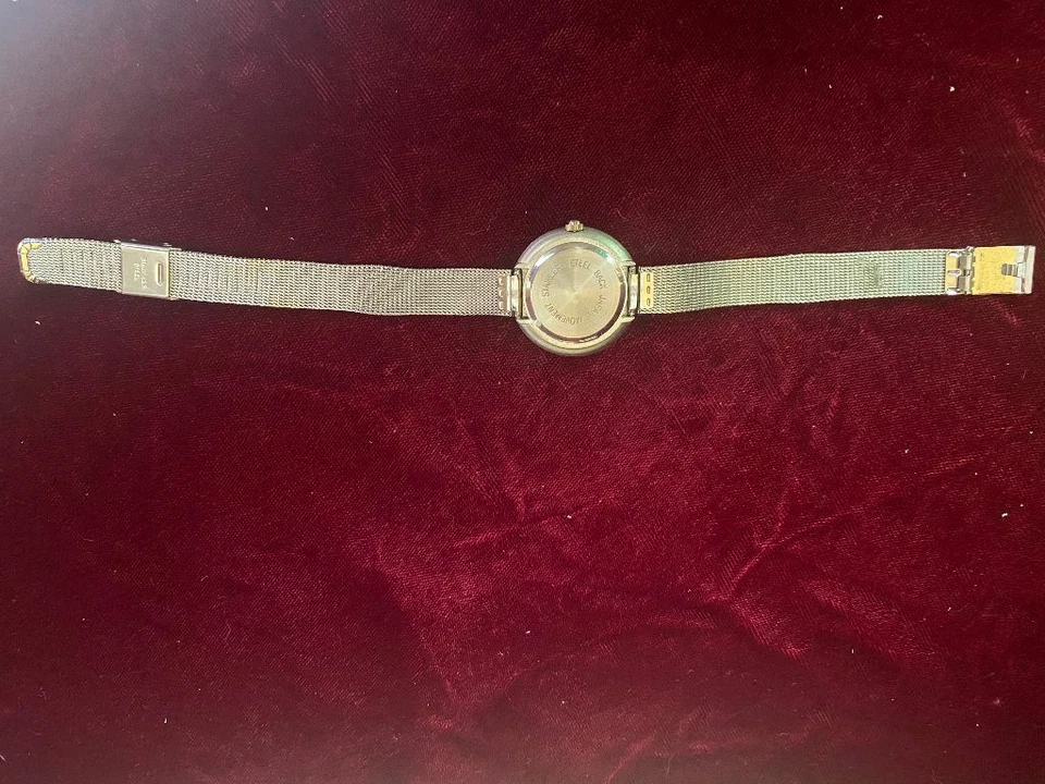 Reloj pulsera analógico de cuarzo con esfera azul con correa de malla de acero inoxidable de moda para mujer Foto 4 de 4