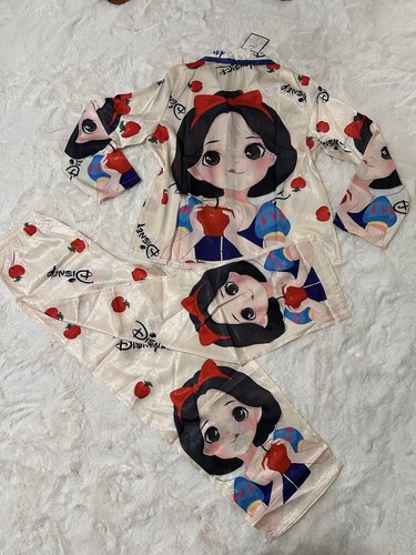 Snow White Princess Printed Silk Pajamas - Picture 2 of 9