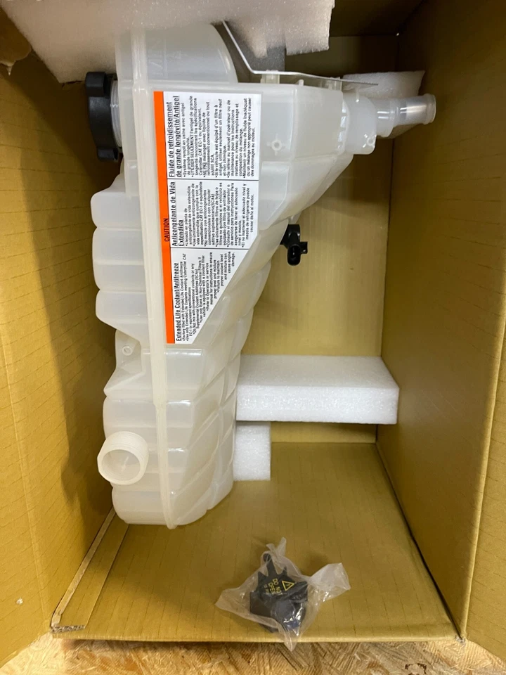 Botella y tapa de desbordamiento de radiador DORMAN para Peterbilt 3 Cummins Caterpillar BEHR Foto 2 de 2