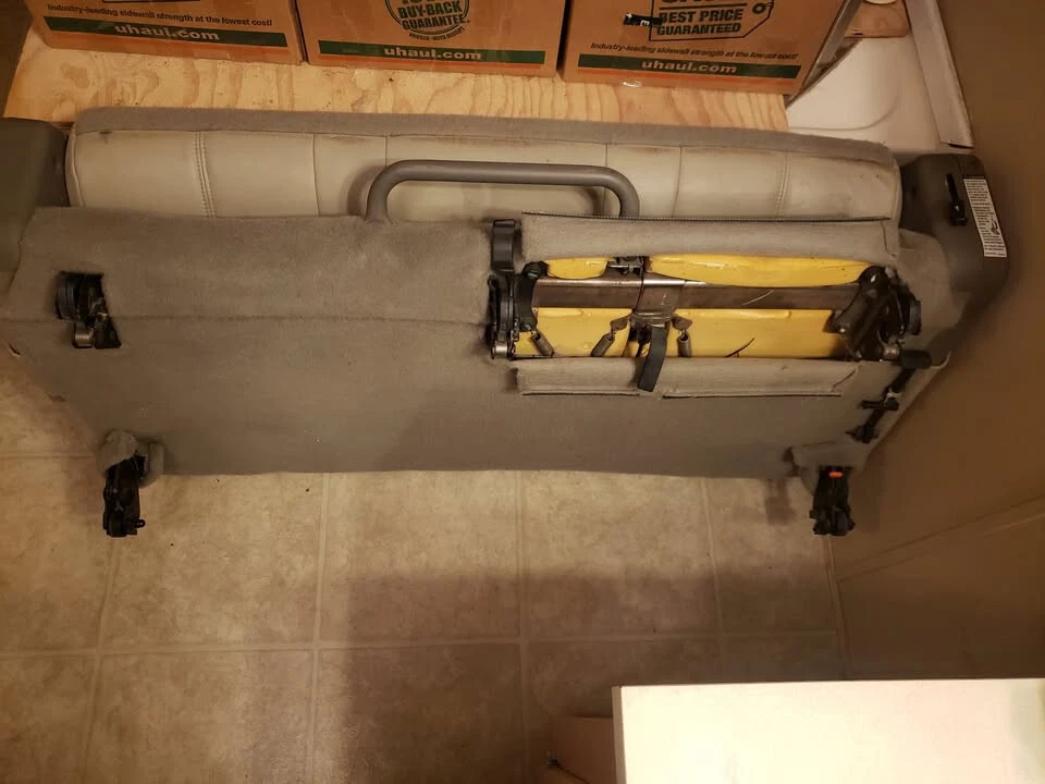 Chevy Suburban 2000 cuero tostado esquisto asiento trasero con cinturones tercera fila Foto 4 de 4