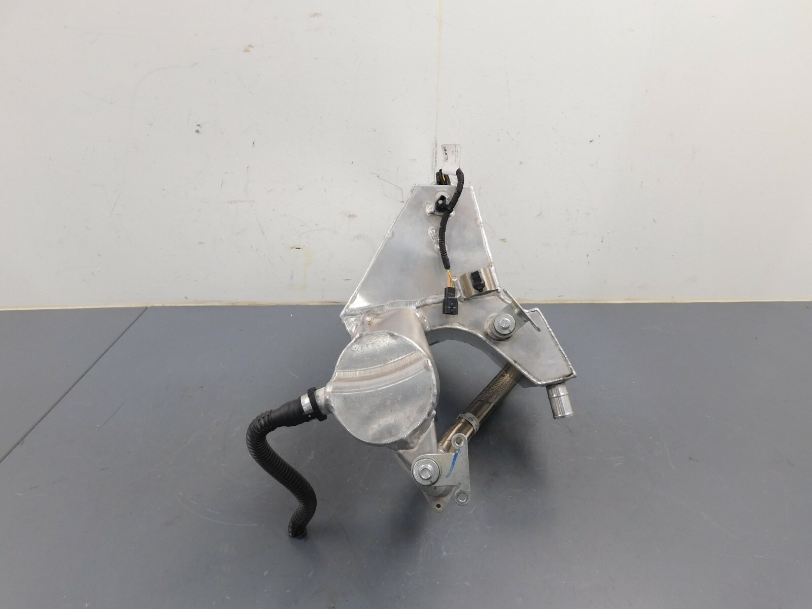 2020 19 21 McLaren 600LT 600 LT Spider Engine Oil Tank Reservoir Hoses #8009 J1