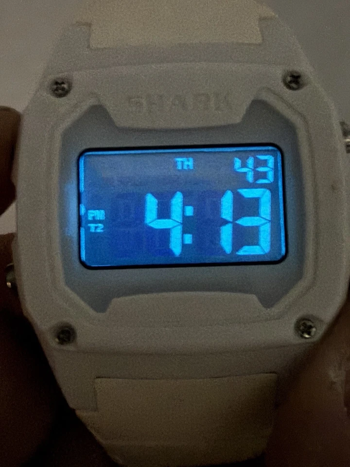 Shark FS101013 New Battery Mens Watch 37MM 8" White Silicone Band - Image 2 of 4