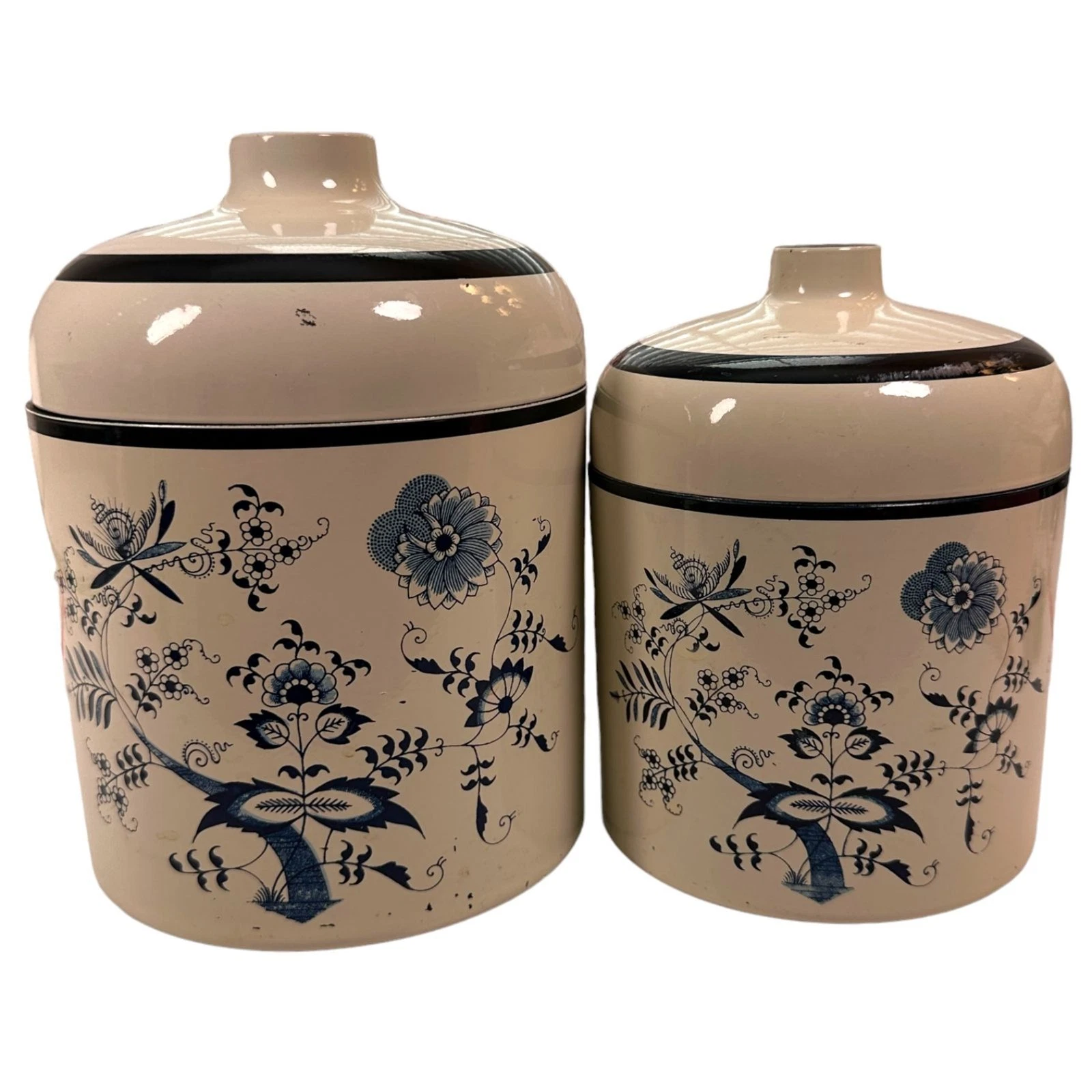 Blue Danube Japan Laquer Ware Blue Floral Tin Set of 2 - Smaller one has flaws
Opens in a new window