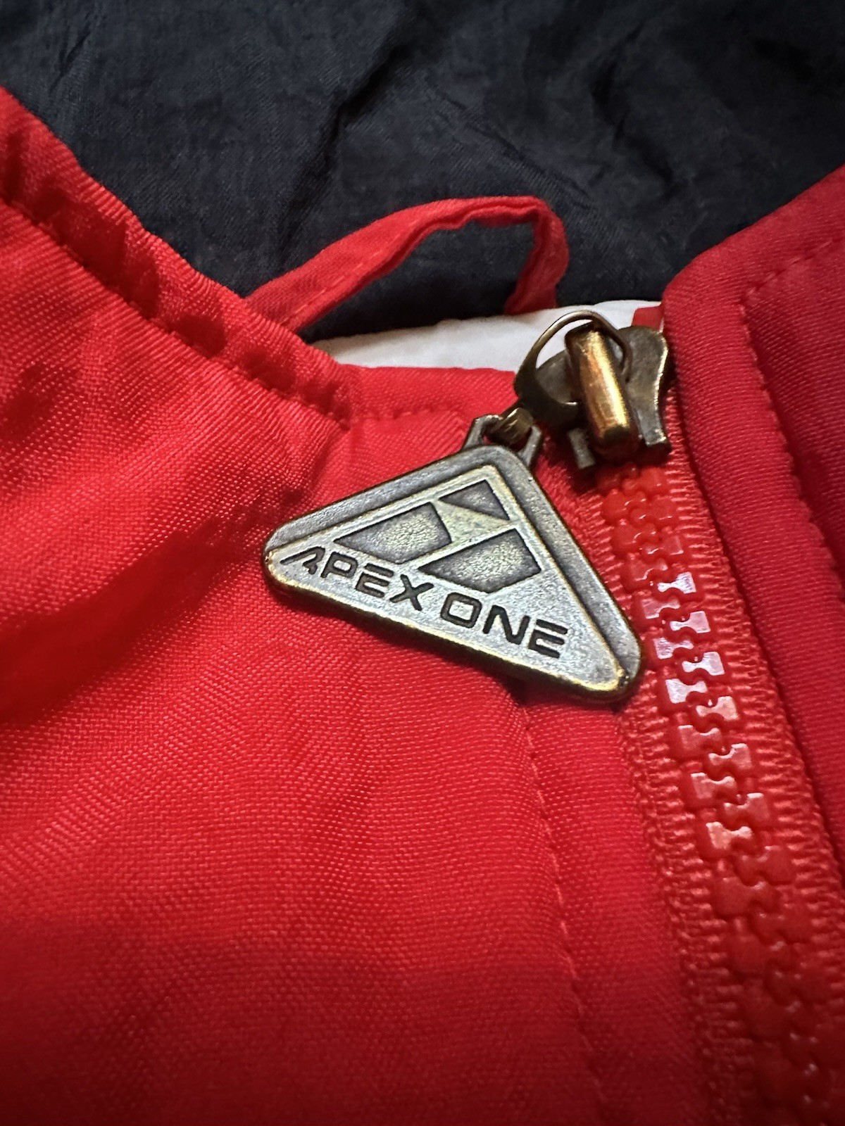 Vintage 90s Apex One NHL Detroit Red Wings Puffer Jacket