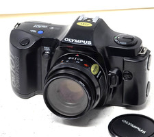 Olympus OM101 Classic fotocamera reflex pellicola 35 mm con obiettivo 50 mm e adattatore manuale