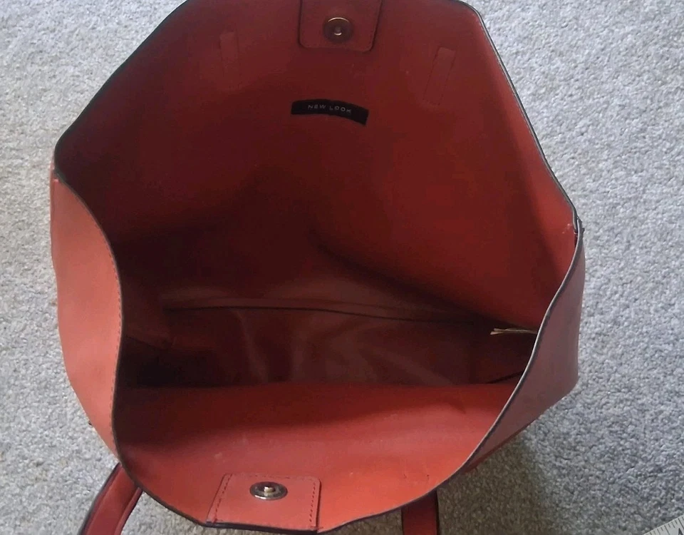 NEW LOOK TOTE BAG WITH FRONT POCKET WITH ZIP DESIGN - Image 4 of 4