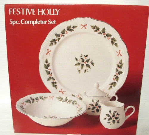 VTG NIKKO FESTINE HOLLY CHRISTMAS DINNERWARE 5 PC. COMPLETER SET
