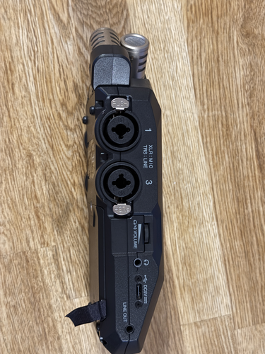 Zoom H6essential, 32-Bit Float, 6-Track Portable Recorder, 4 XLR/TRS Inputs - Picture 6 of 8