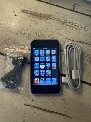 Apple iPod Touch 2nd Generation Black  8GB MODEL PC086LL USED BUNDLE