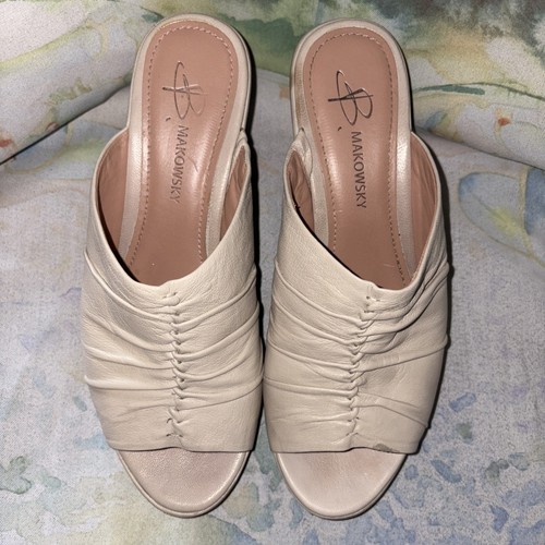 B Makowsky SERENE BEIGE SOFT LEATHER SLIDES WEDGE SHOES SIZE 8-1/2M - EUC - Picture 3 of 9