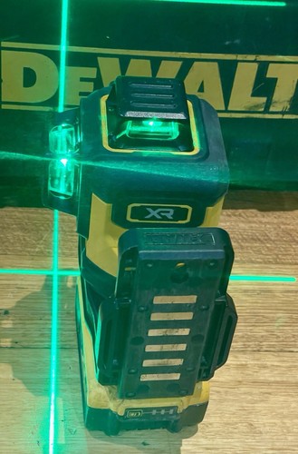 DeWalt DCLE34031D1 18V 5.0Ah Compact 3 x 360° Green Beam Laser kit - Picture 8 of 12