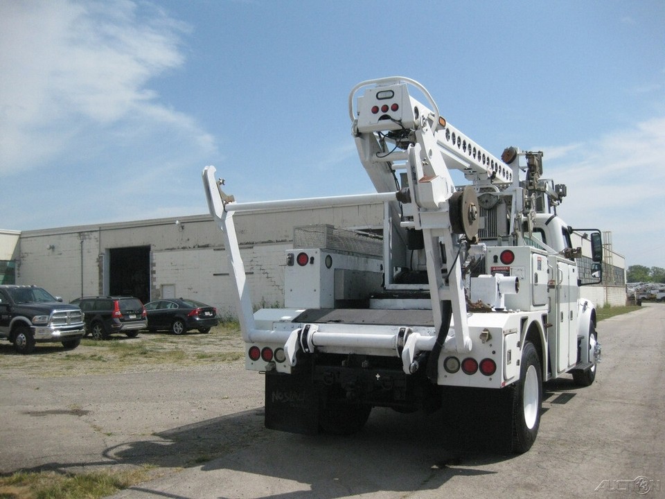 2011 FREIGHTLINER M2 6.7L CUMMINS, ALLISON, AC WITH ALTEC AT40C CABLE