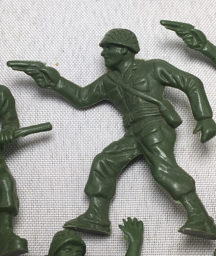 Vintage 1950s Lido 18 Pc Lot 60mm Green Army Men Toy Soldiers Webbed Helmets - Picture 12 of 14