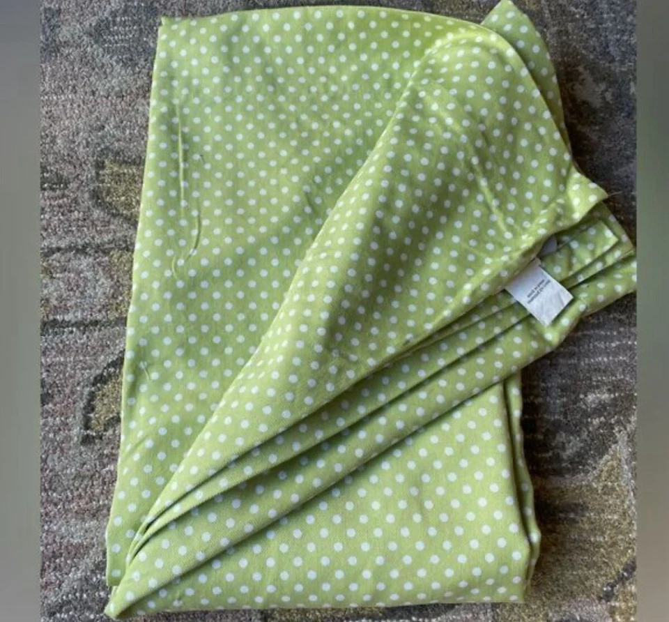 Cortinas de 2 paneles Pottery Barn verde y blanco a lunares como nuevas para habitación de niños pequeños Foto 4 de 4