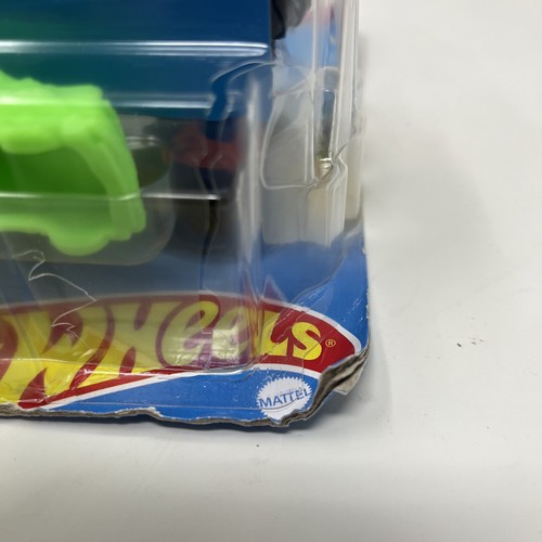 Hot Wheels Monster Trucks - 2021 Neon Shockers - Town Hauler - Picture 6 of 8