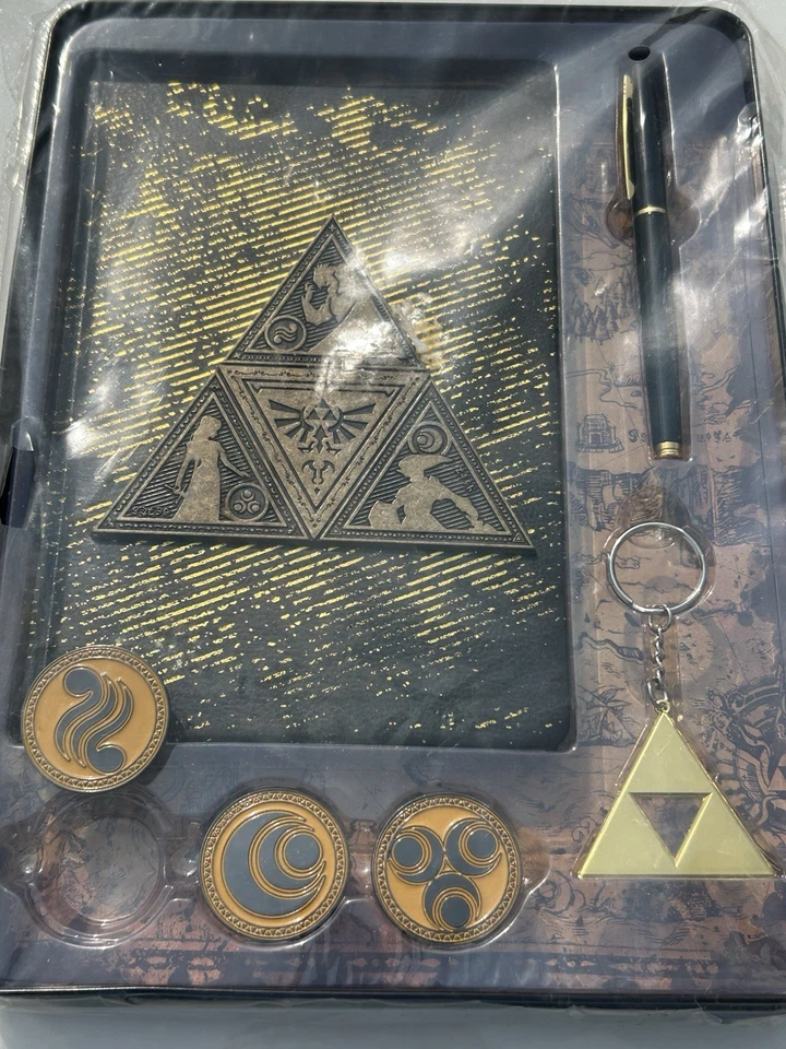 The Legend Of Zelda Triforce Metal Set de Regalo con Cuaderno, Bolígrafo, Alfileres, Llavero Foto 2 de 4